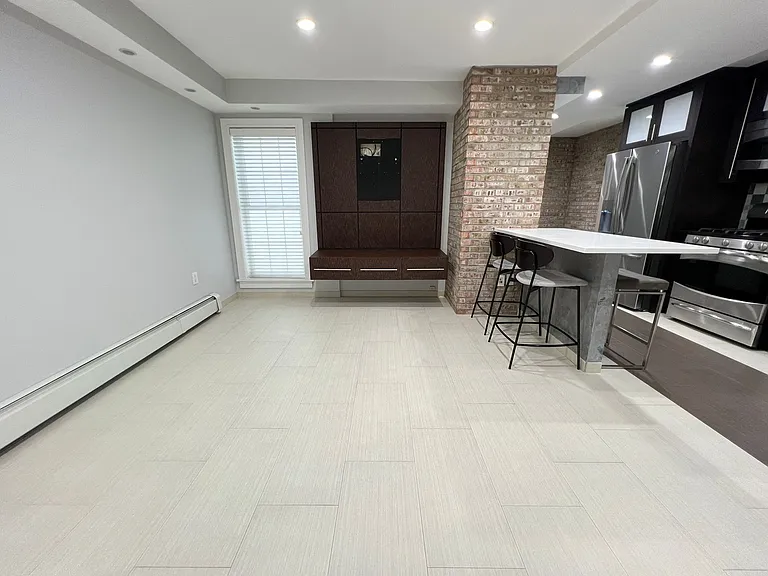 BEAUTIFUL 2 BEDROOM APARTMENT