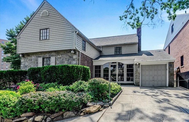 CHECK OUT THIS 3 BED 3 BATH APARTMENT