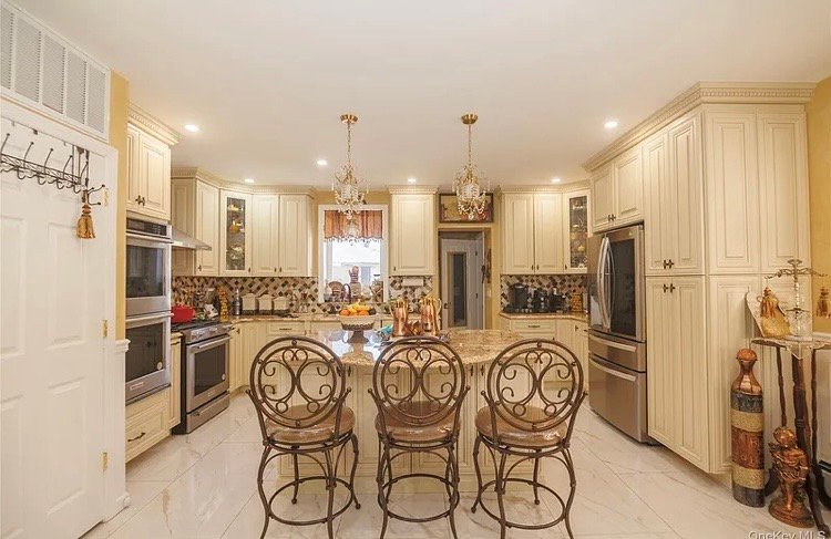 5 Bedroom Apartment