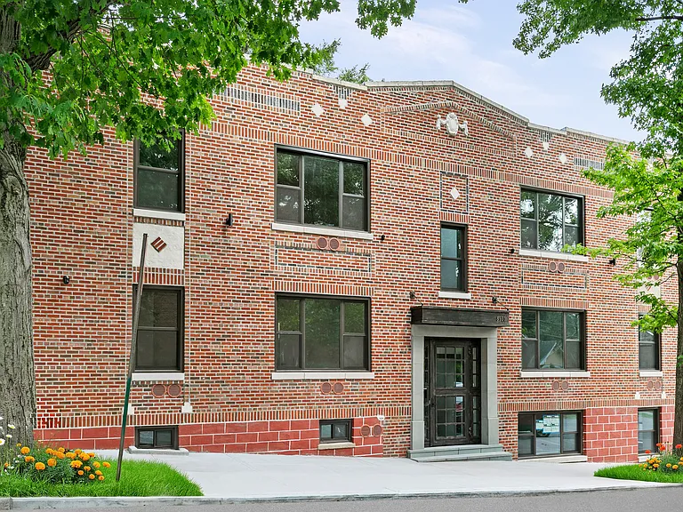 BEAUTIFUL 2 BEDROOM APARTMENT