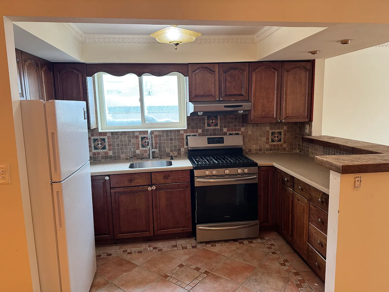 BEAUTIFUL 3 BEDROOM APARTMENT