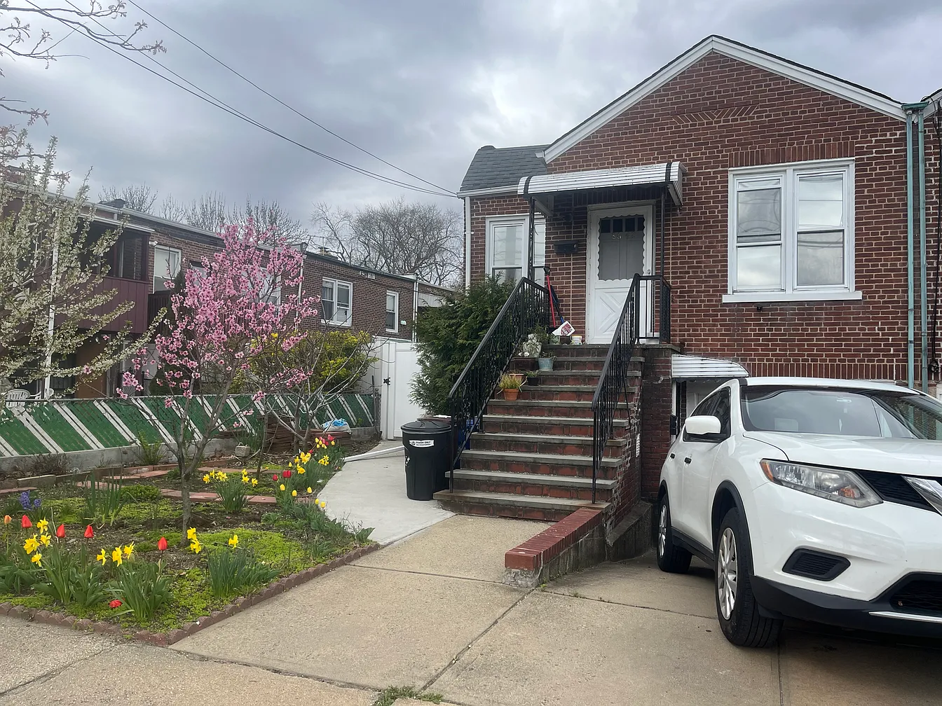 BEAUTIFUL 1 BEDROOM TOWNHOUSE