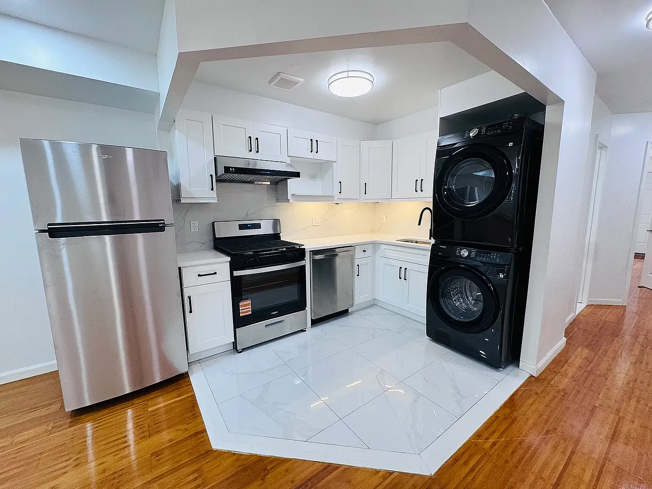 BEAUTIFUL 2 BEDROOM APARTMENT