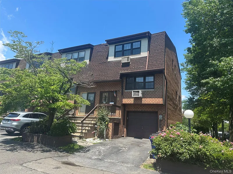 Luxurious 3 bedroom, 3 bathroom duplex