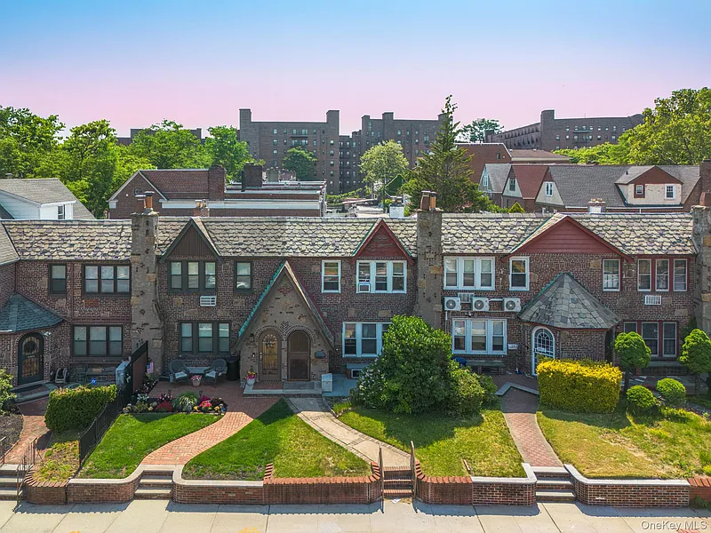 Beautiful 3 bedroom residential home