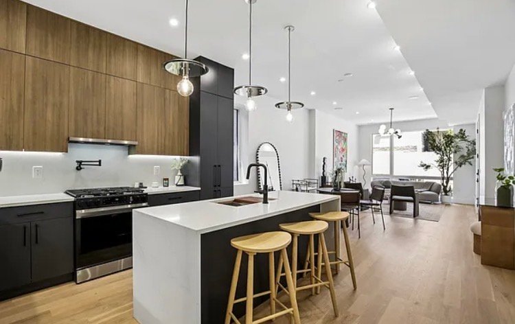 LUXURIOUS 2 BEDROOM FOR SALE