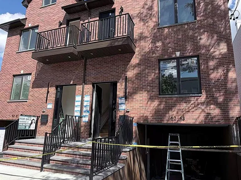 Beautiful 6 bedroom story building
