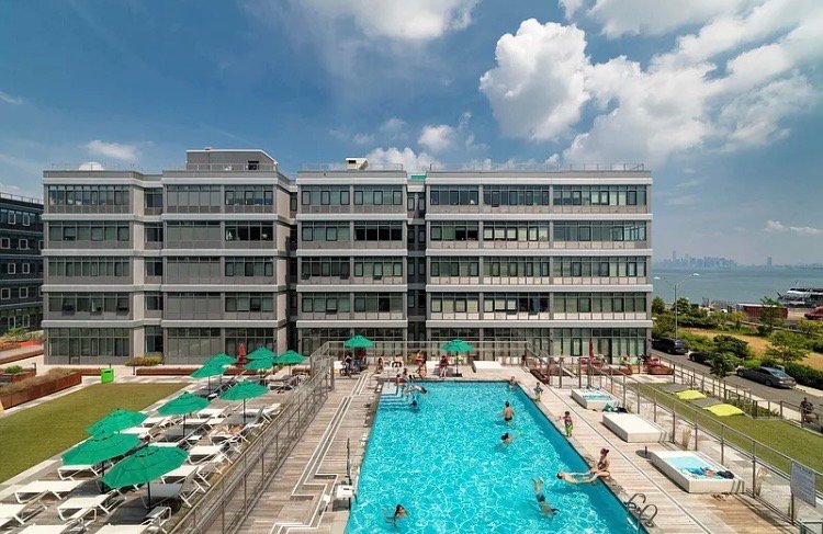 LUXURIOUS 2 BEDROOM APARTMENT