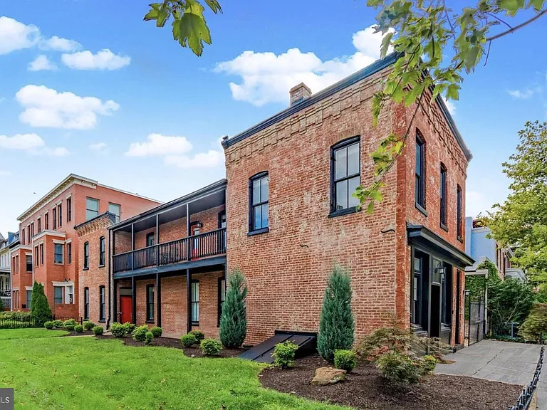 Beautiful 5 bedroom duplex