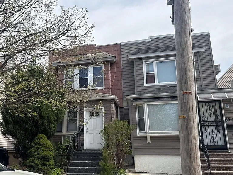 Beautiful 3 bedroom story building