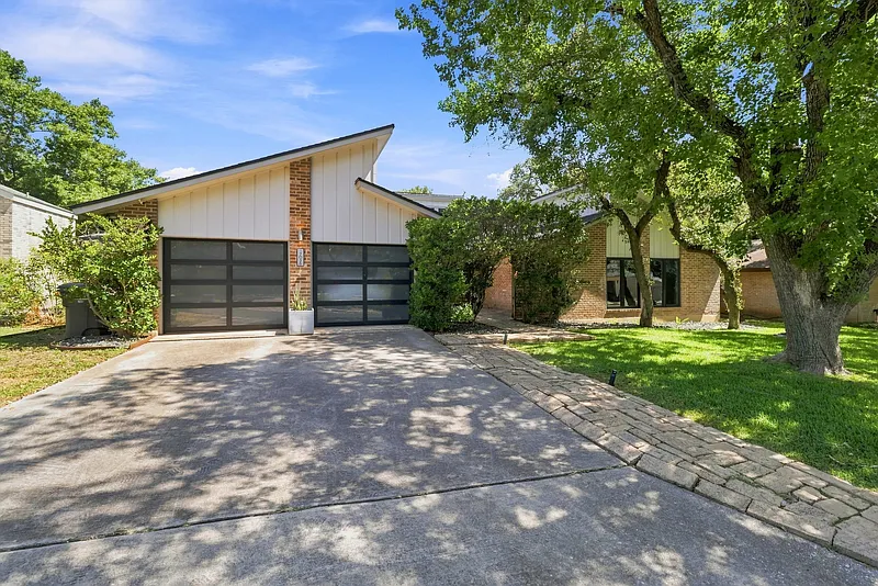 Modern 4 bedroom family residence