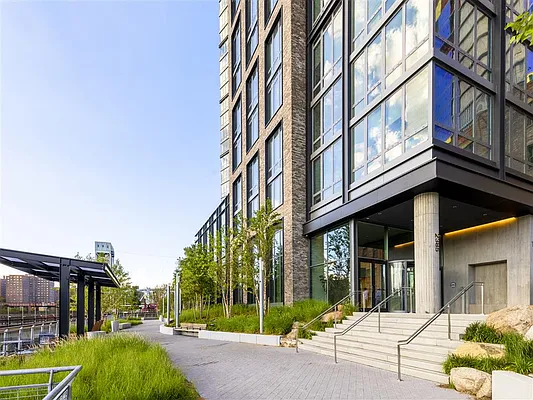 Luxurious 3 bedroom commercial apartment