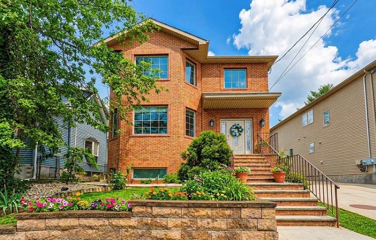 Stunning 4 Bedroom Home For Sale