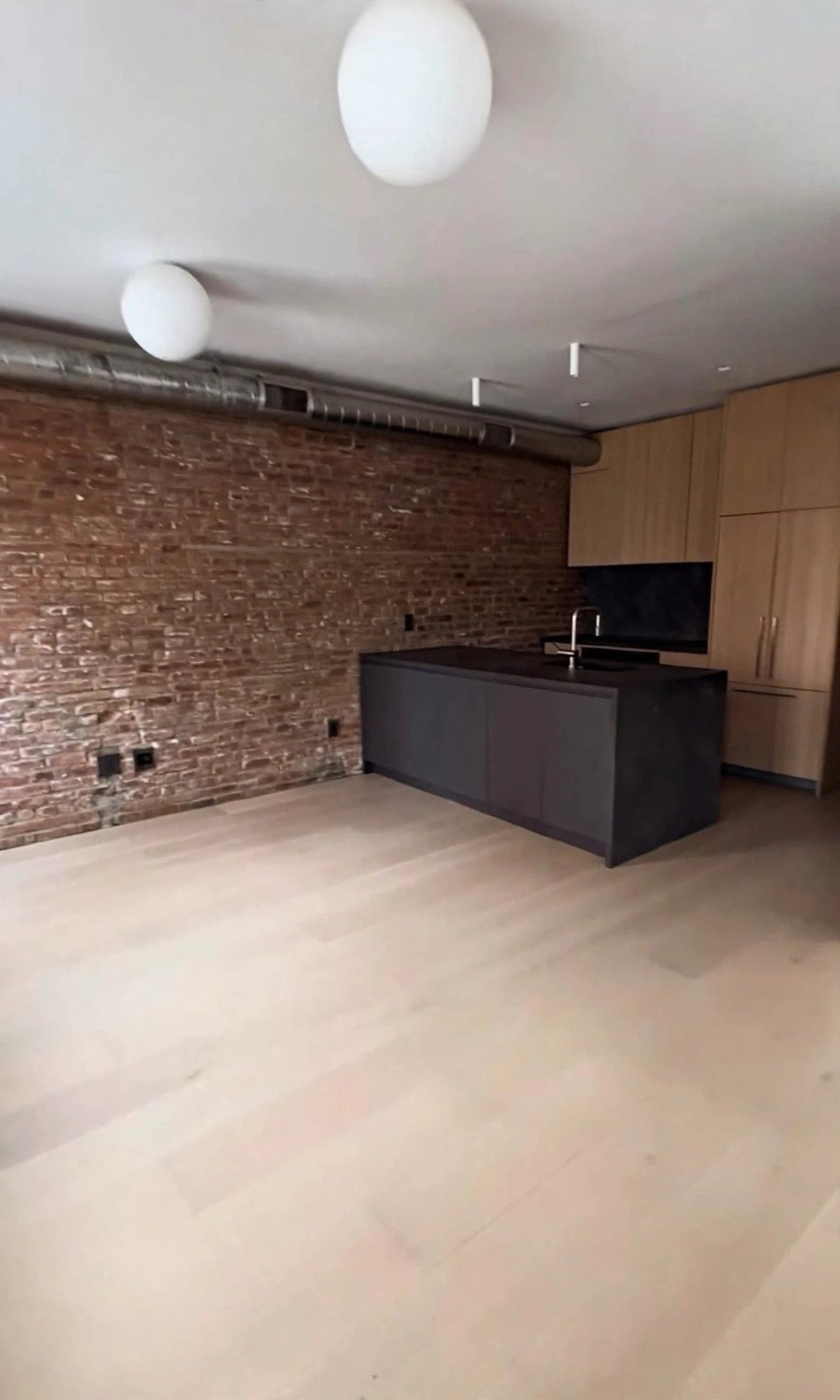 LUXURIOUS 2 BEDROOM APARTMENT