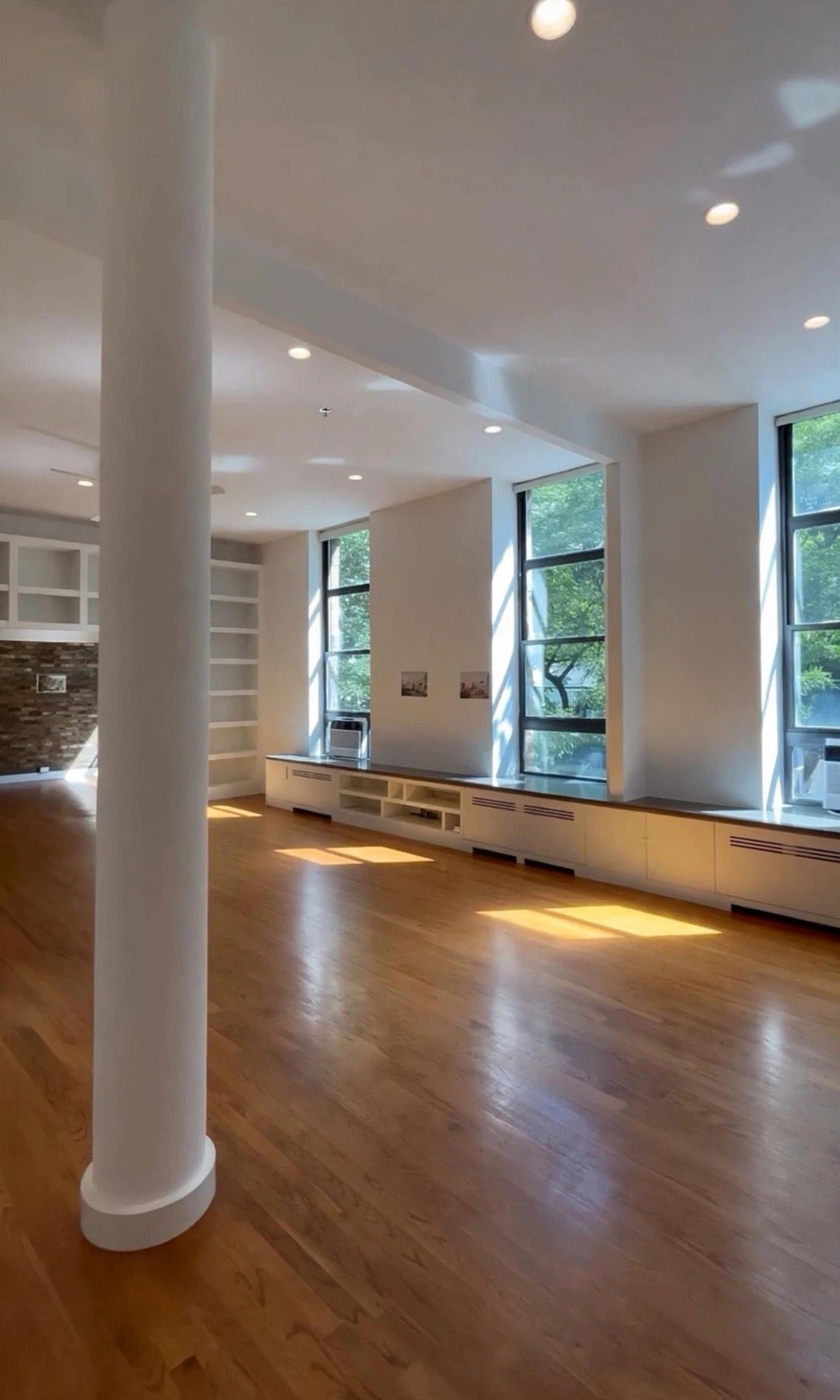 LUXURIOUS 2 BEDROOM APARTMENT